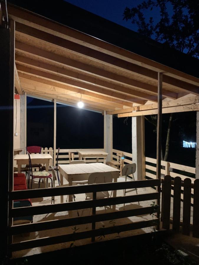 Guest House Ulaj Vuthaj 외부 사진