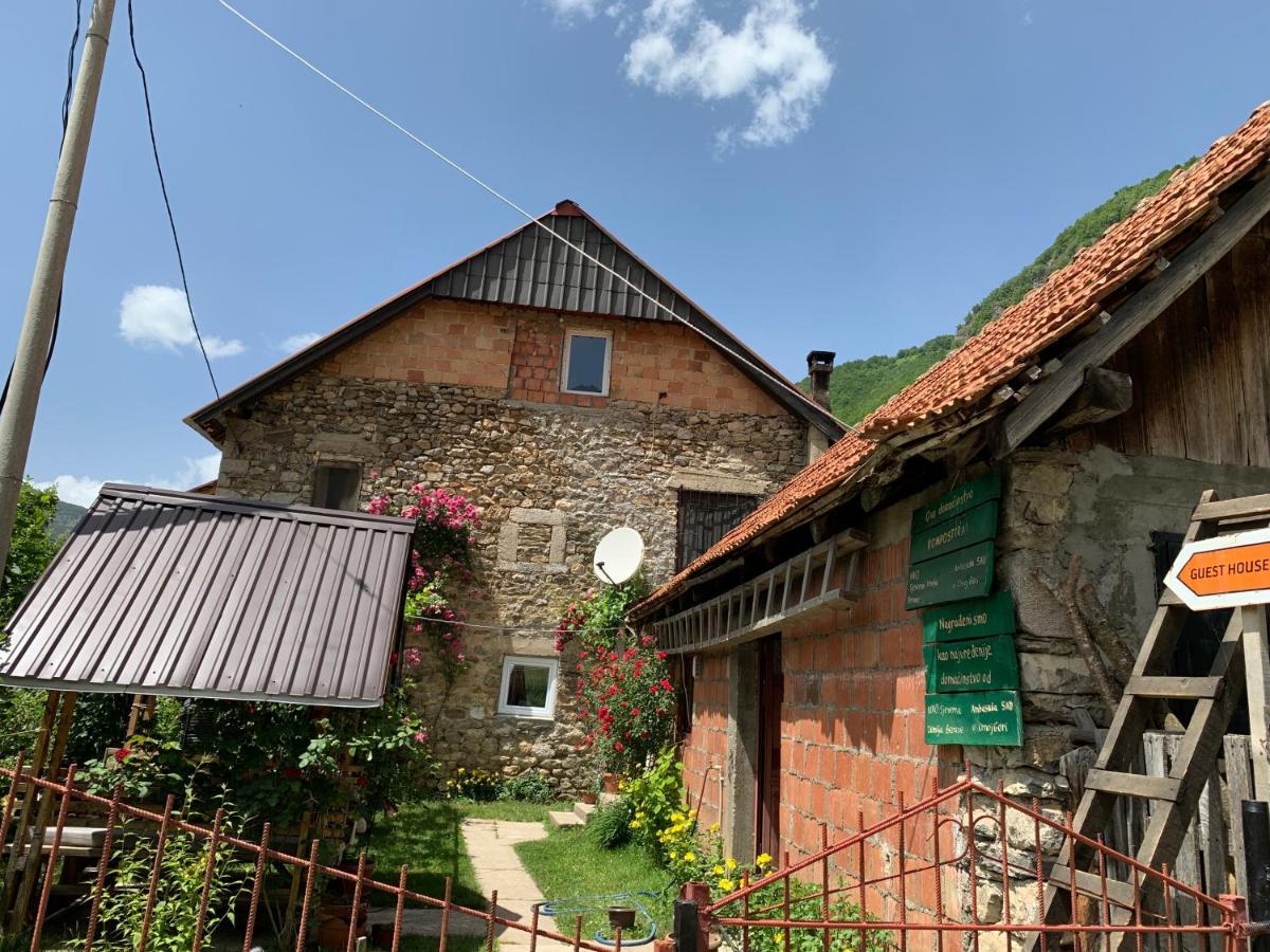 Guest House Ulaj Vuthaj 외부 사진