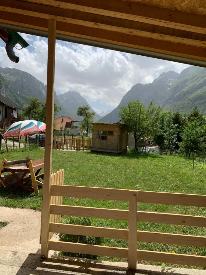 Guest House Ulaj Vuthaj 외부 사진