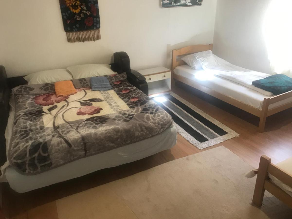 Guest House Ulaj Vuthaj 외부 사진