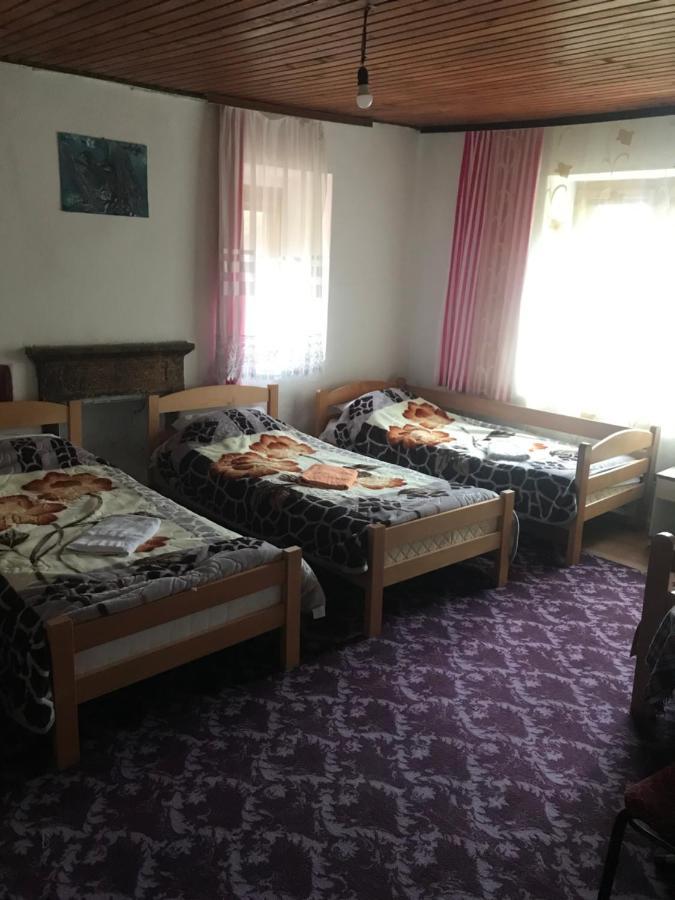 Guest House Ulaj Vuthaj 외부 사진