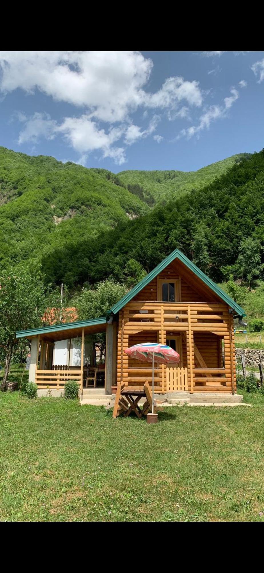 Guest House Ulaj Vuthaj 외부 사진