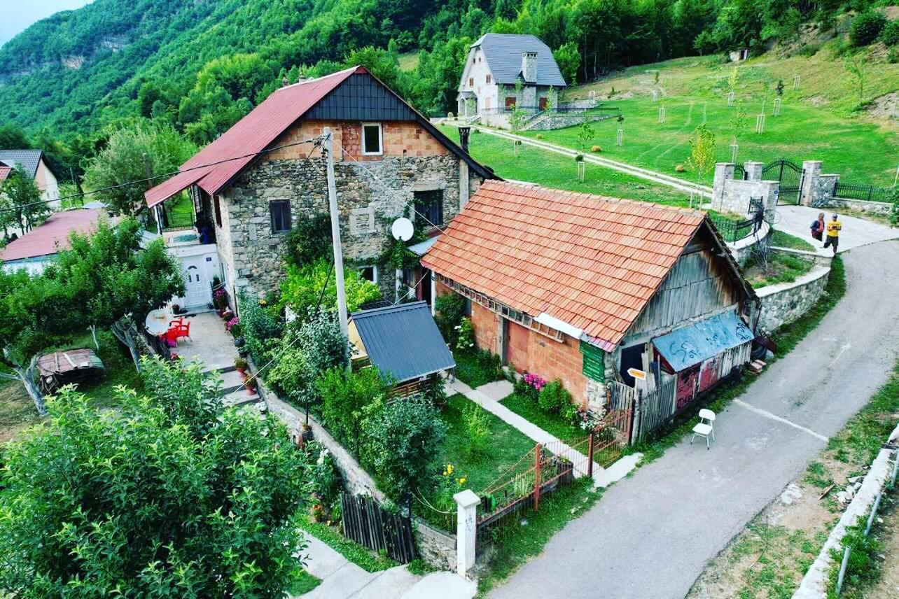 Guest House Ulaj Vuthaj 외부 사진