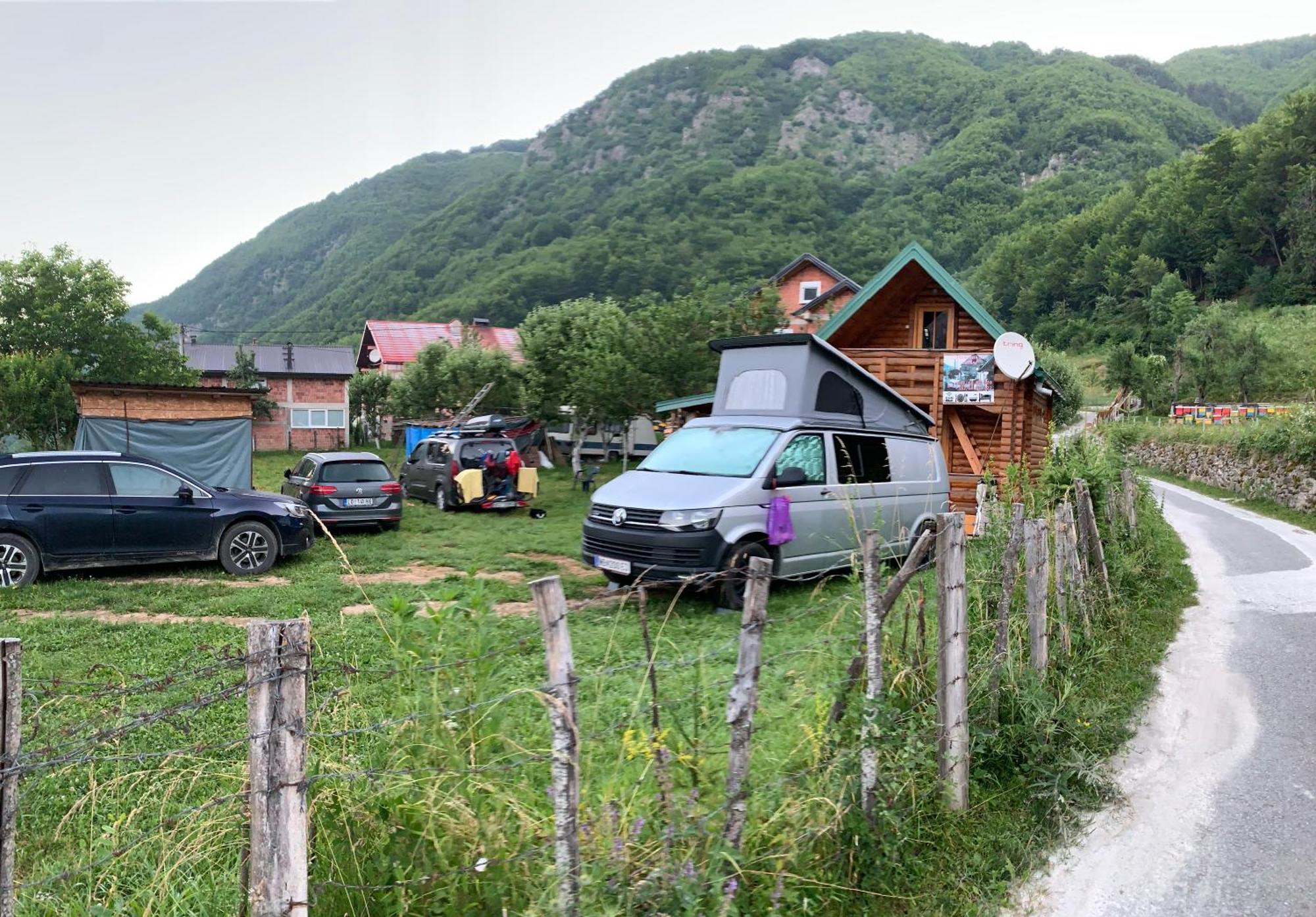 Guest House Ulaj Vuthaj 외부 사진