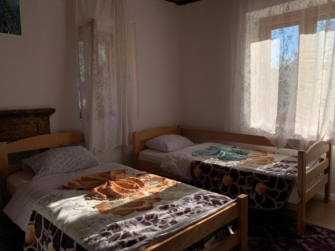 Guest House Ulaj Vuthaj 외부 사진