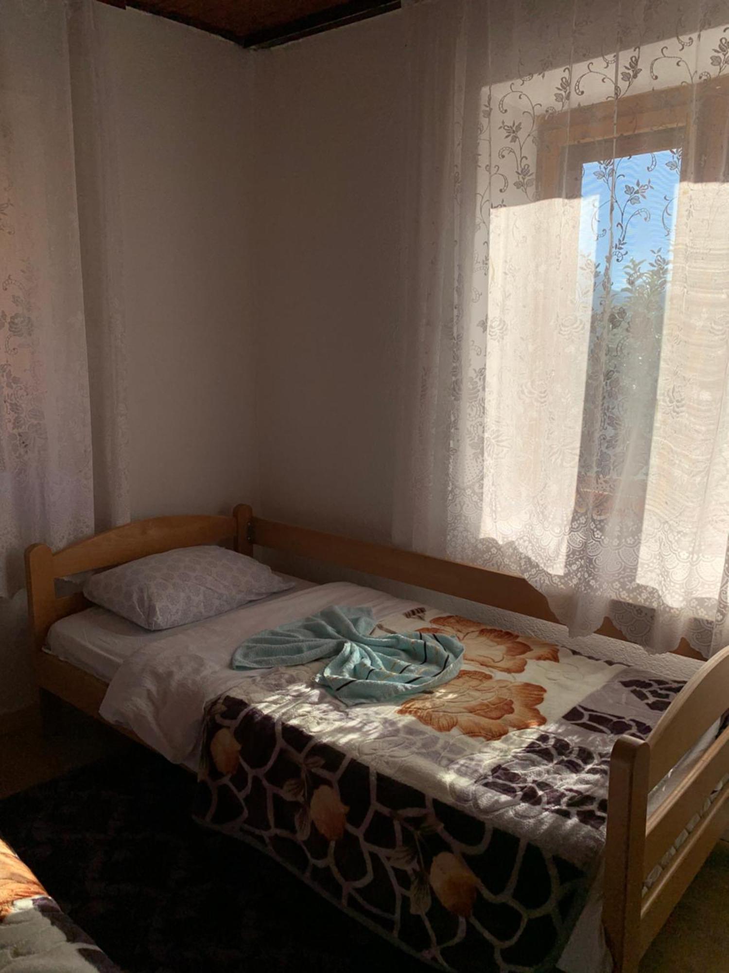 Guest House Ulaj Vuthaj 외부 사진